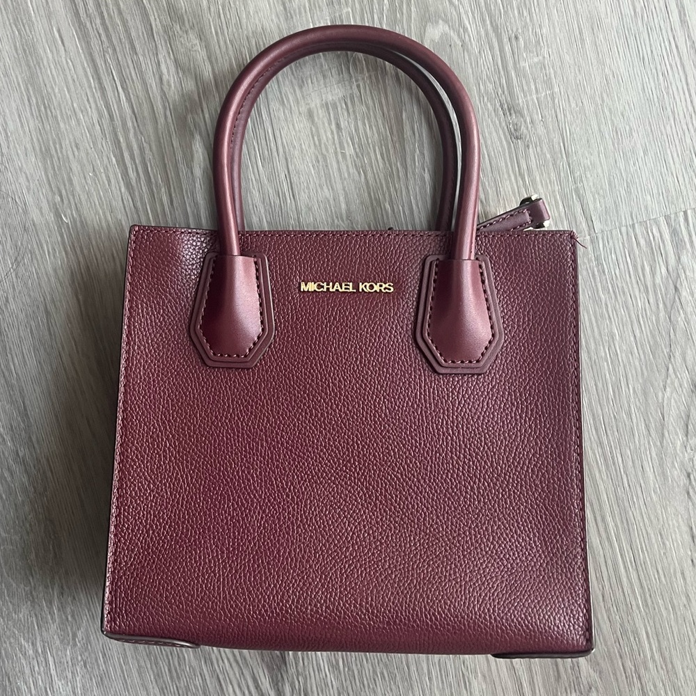 Michael Kors Mercer Medium Pebbled Leather Crossbody Bag